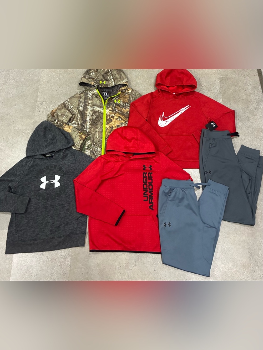 Boys UNDER ARMOUR/NIKE Sweatshirts..Jacket & Sweatpants Lot, sz Large….1 NWT